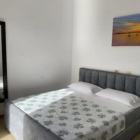 Apartment Vila Dejvi And Delisia