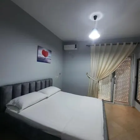 Vila Dejvi And Delisia Apartment