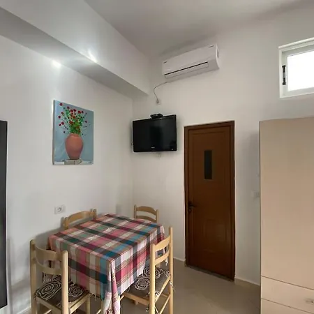 Vila Dejvi And Delisia Apartment