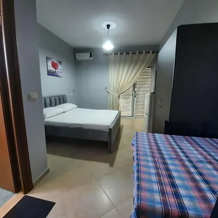 Vila Dejvi And Delisia Apartment